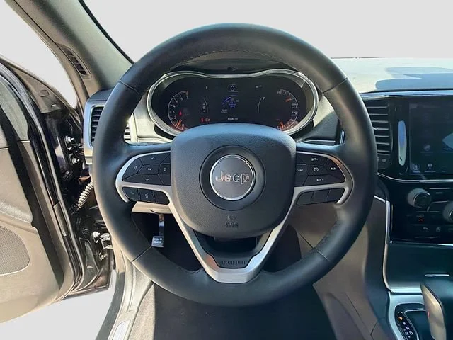 Used 2019 Diamond Black Crystal Pearlcoat Jeep Limited image 38