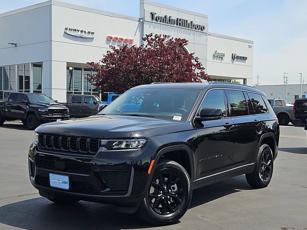 New 2026 Diamond Black Crystal Pearl-Coat Exterior Paint Jeep Altitude image 2