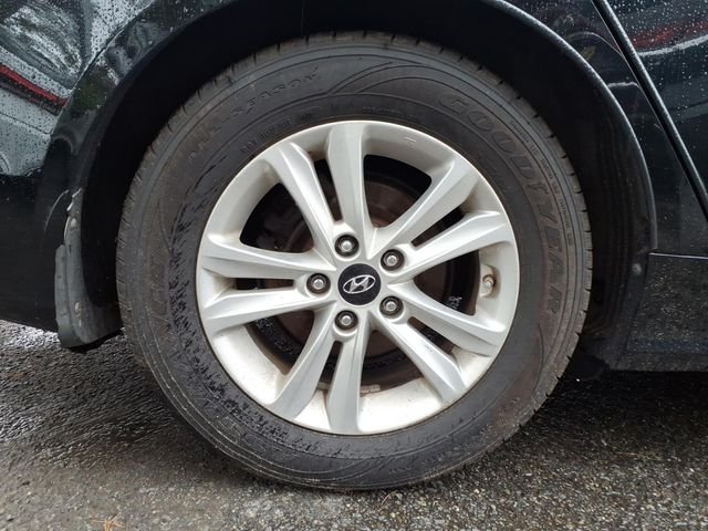 Used 2013 Black Hyundai GLS image 10
