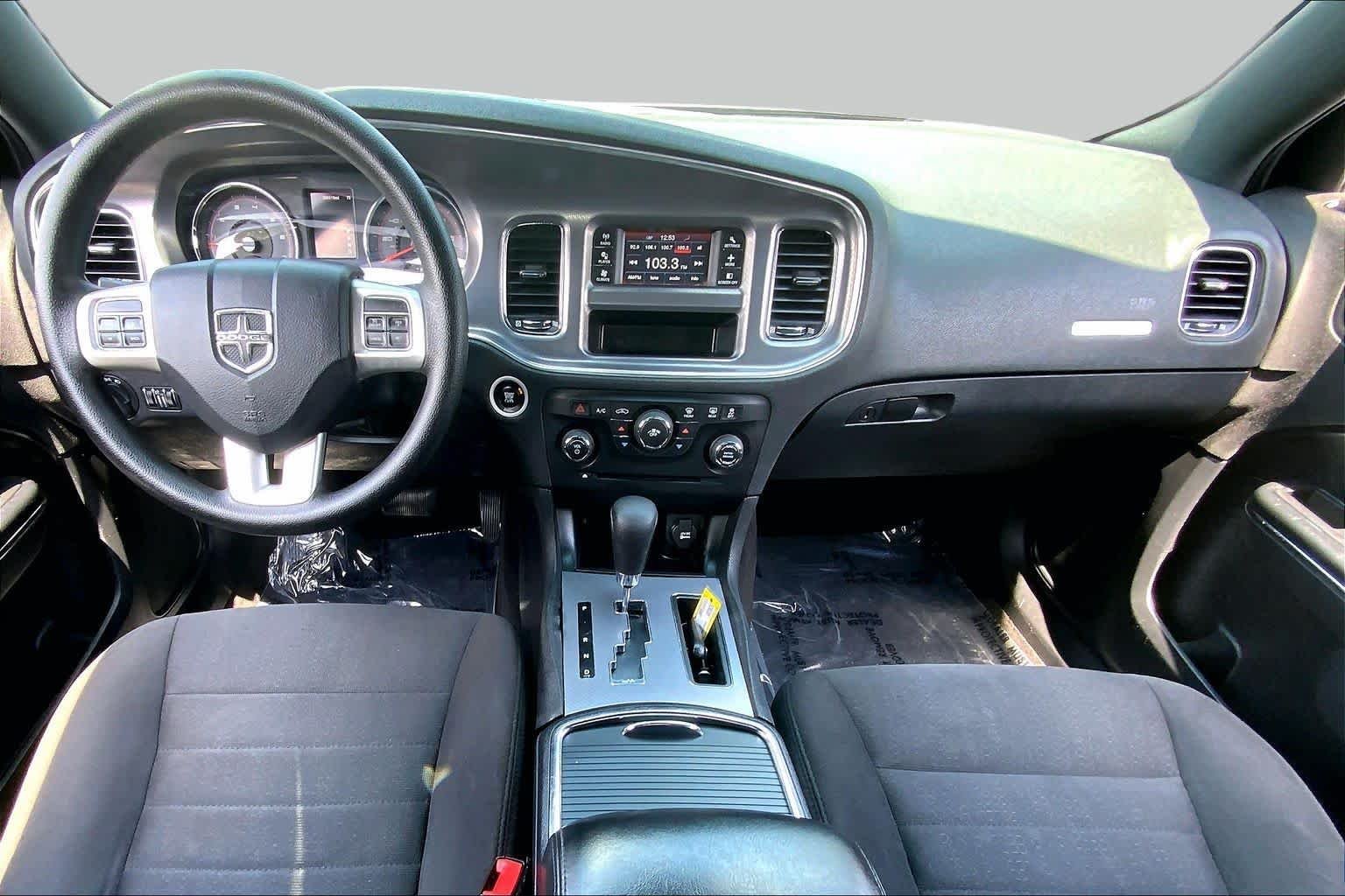 Used 2014 Billet Silver Metallic Clearcoat Dodge SE image 16