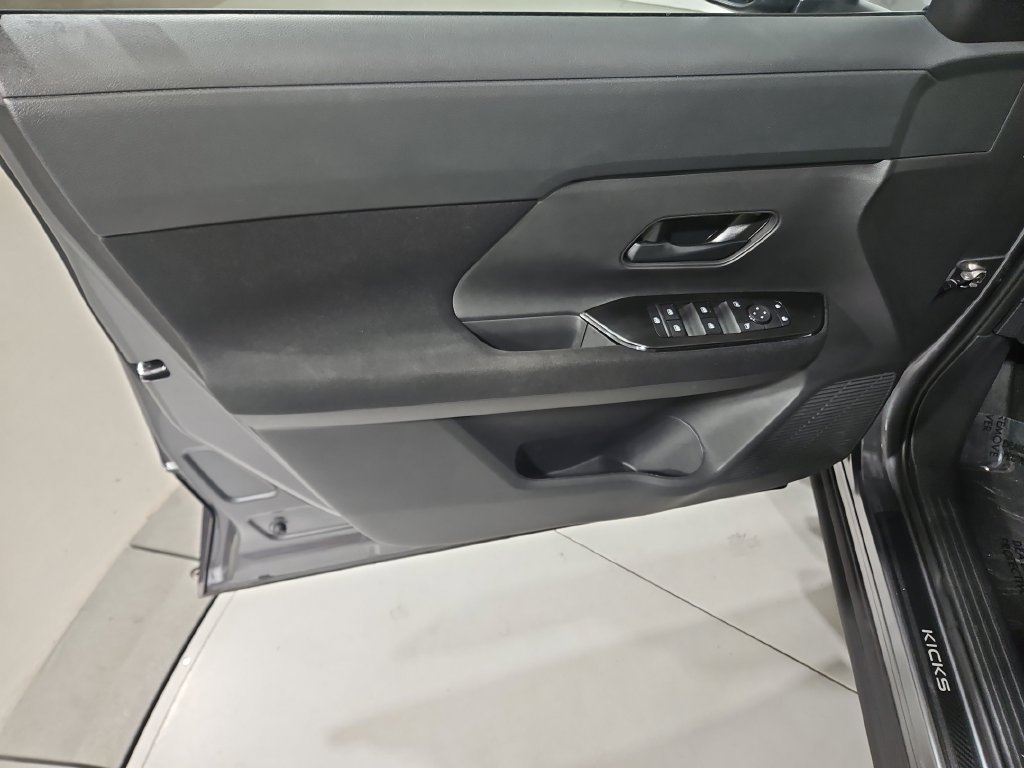 Used 2025 Gray Nissan S image 12