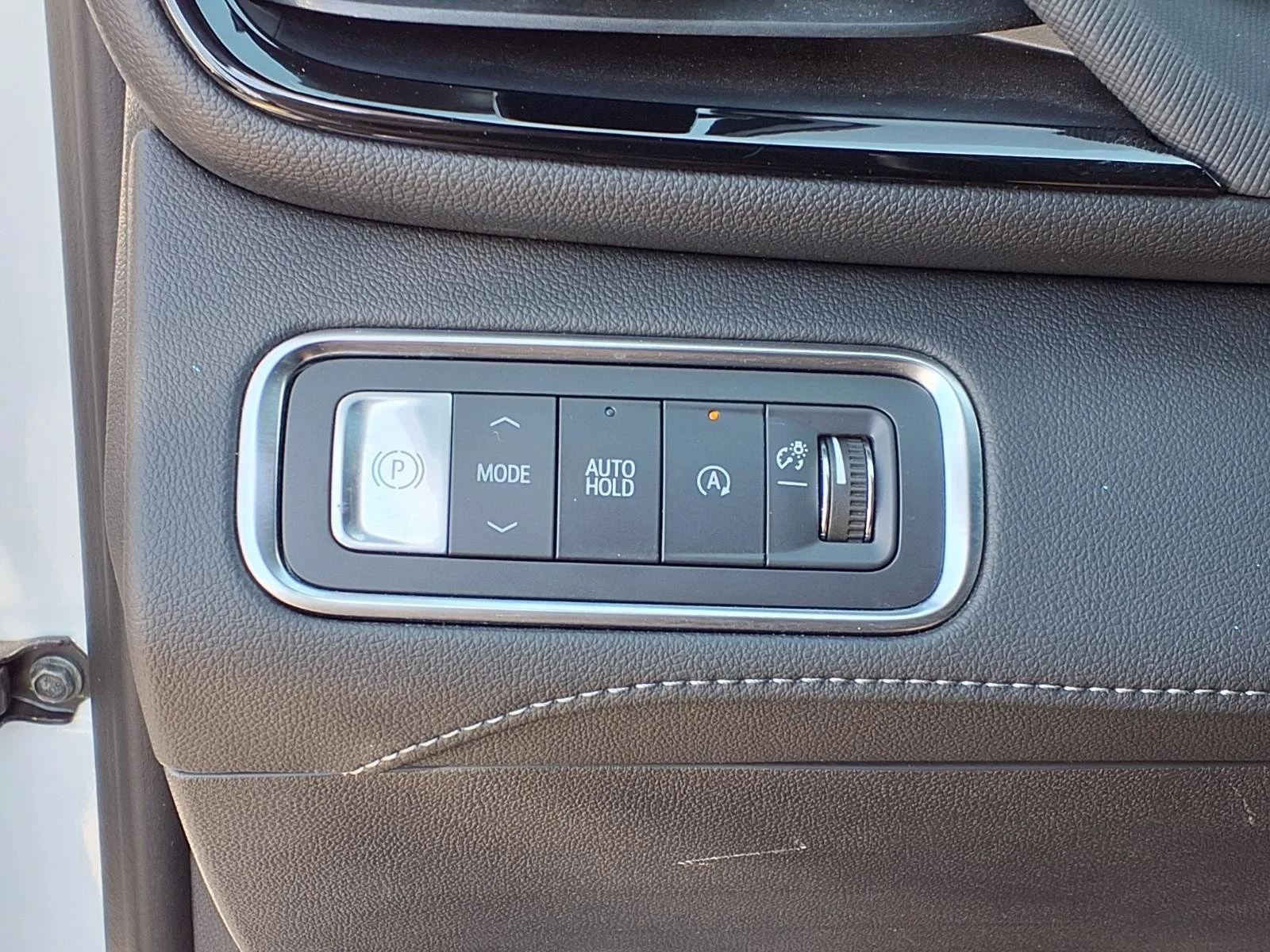Certified Used 2025 Summit White Buick Preferred image 19