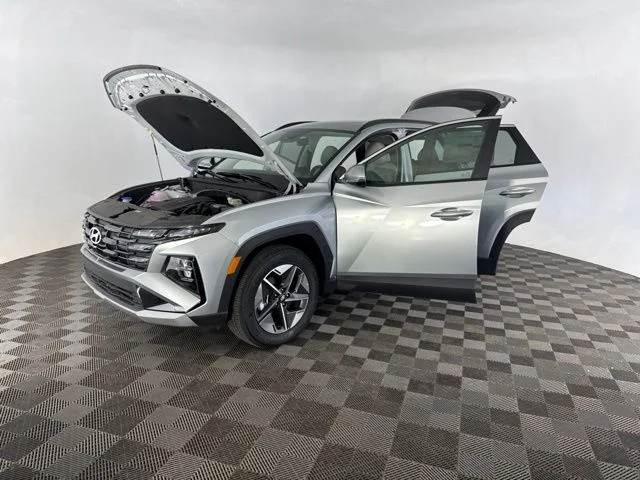 Used 2025 Silver Hyundai SEL Convenience image 13