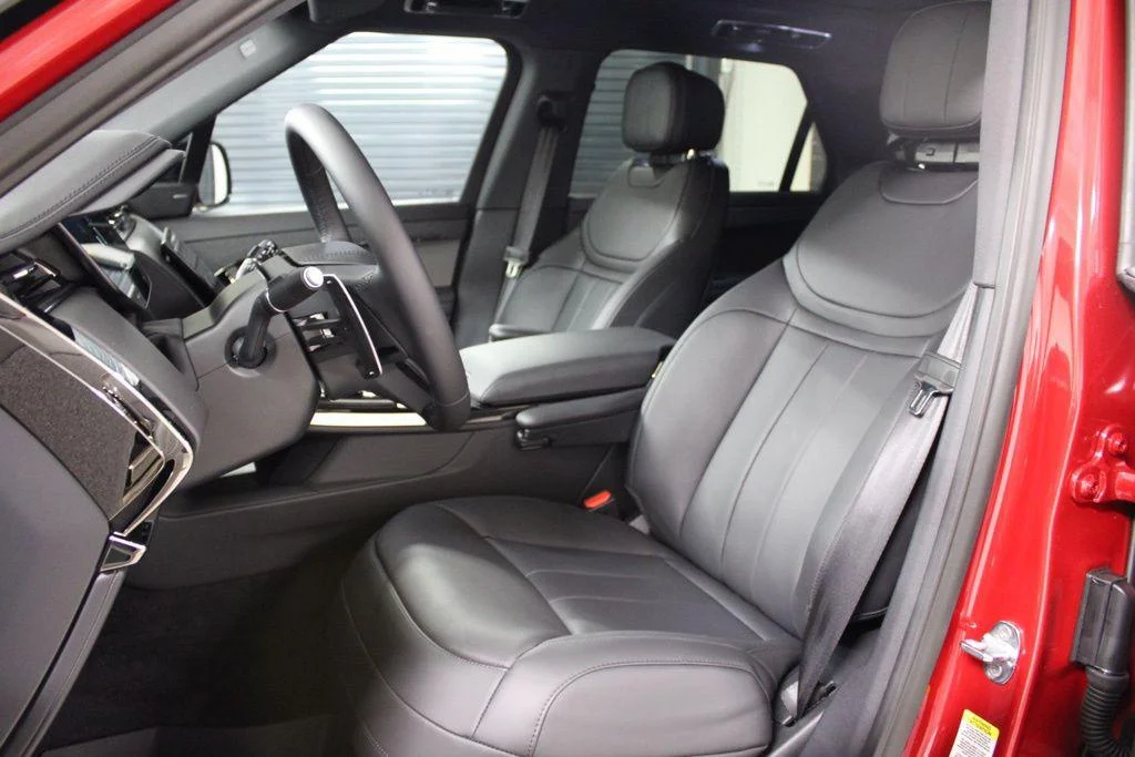 New 2026 Firenze Red Land Rover Dynamic SE image 5