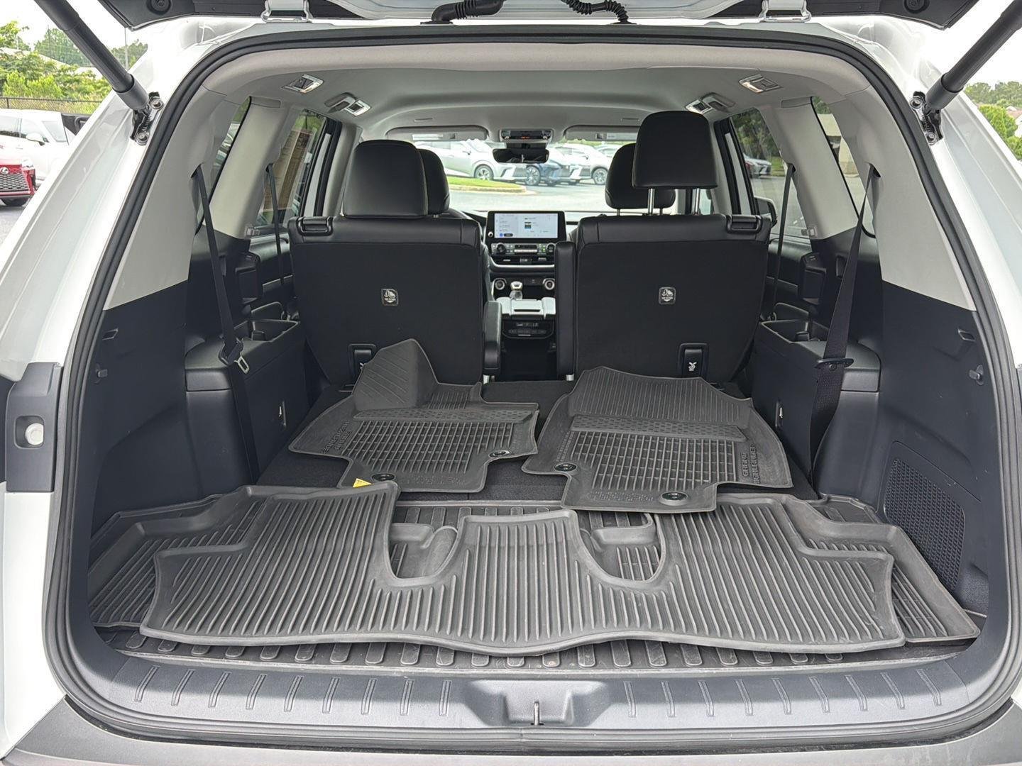 Used 2025 Wind Chill Pearl Toyota XLE image 33