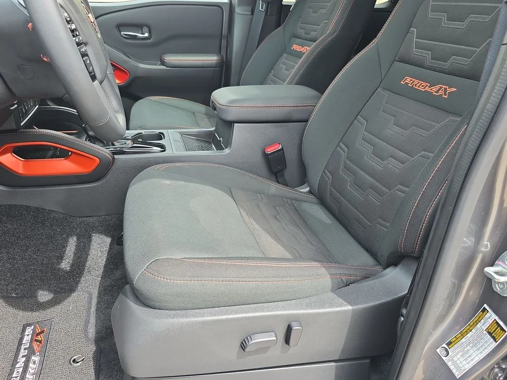 Used 2022  Nissan PRO-4X image 17