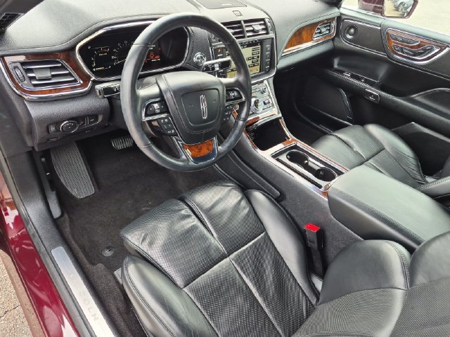 Used 2019 Red Lincoln Reserve image 10