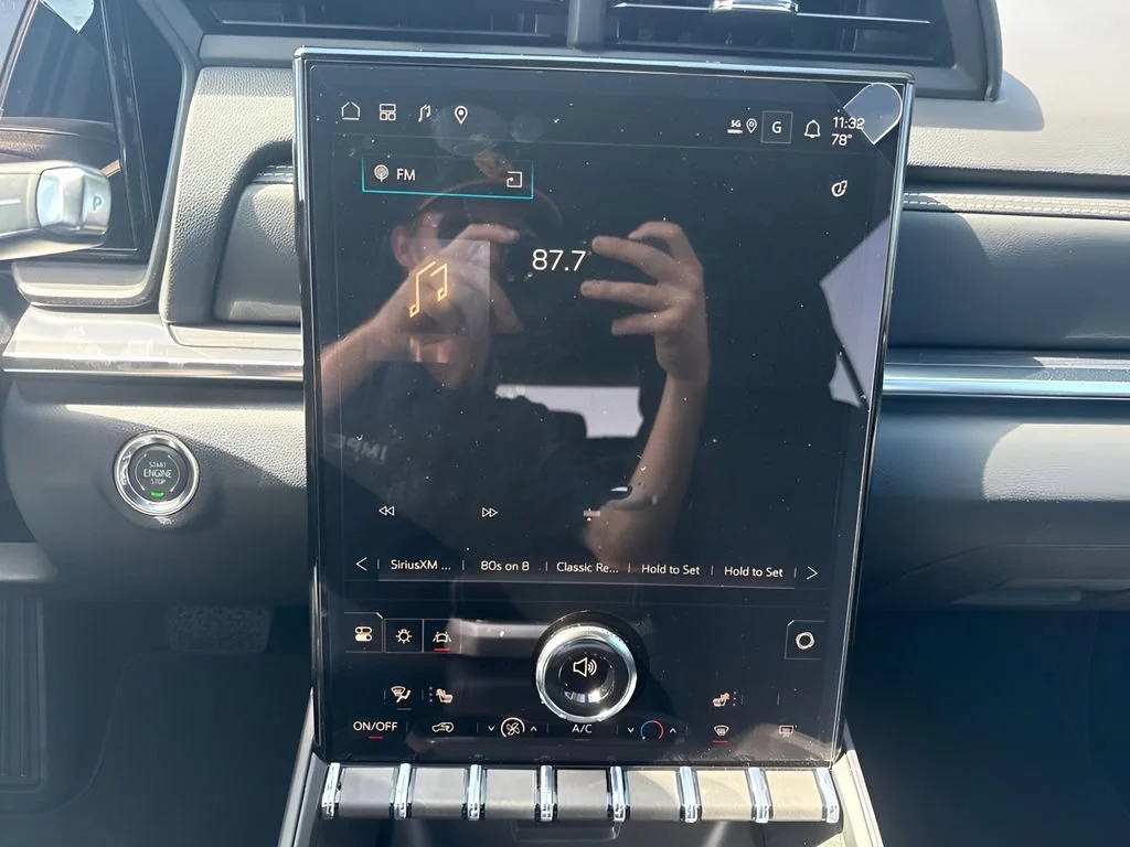 New 2027 Summit White GMC Elevation image 19