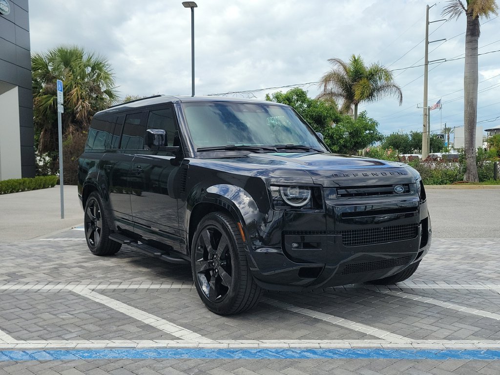 New 2026 Santorini Black Land Rover V8 image 7