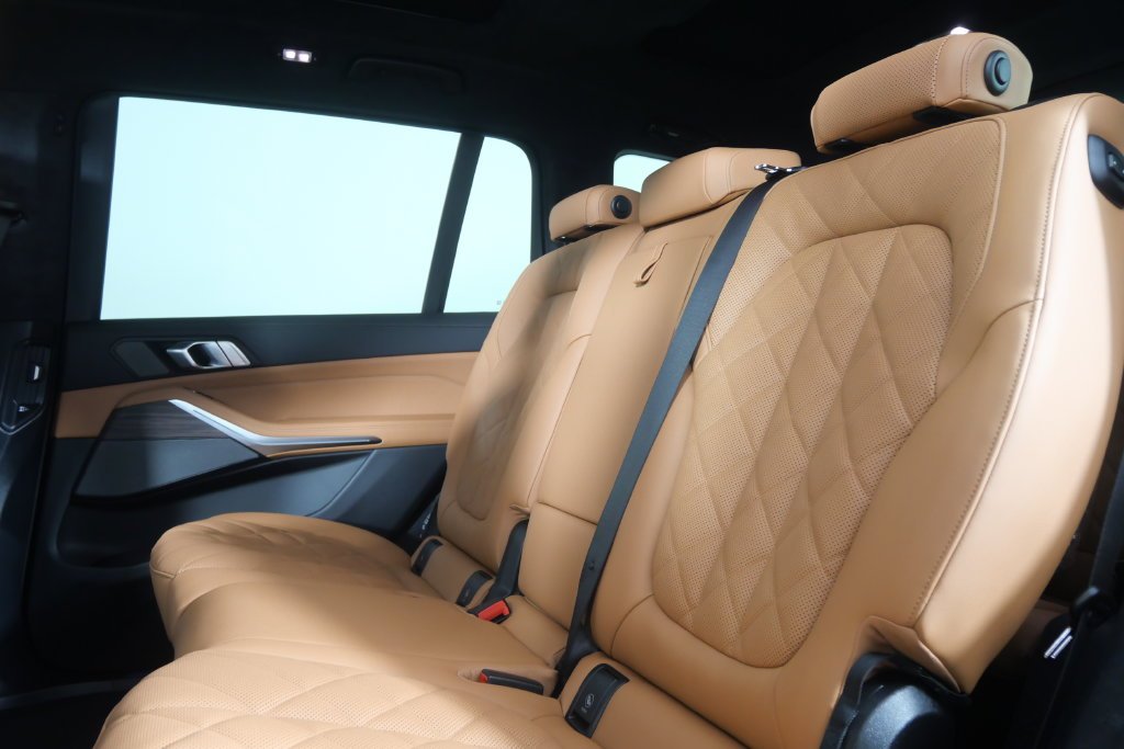 New 2027 Black Sapphire Metallic BMW xDrive40i image 16