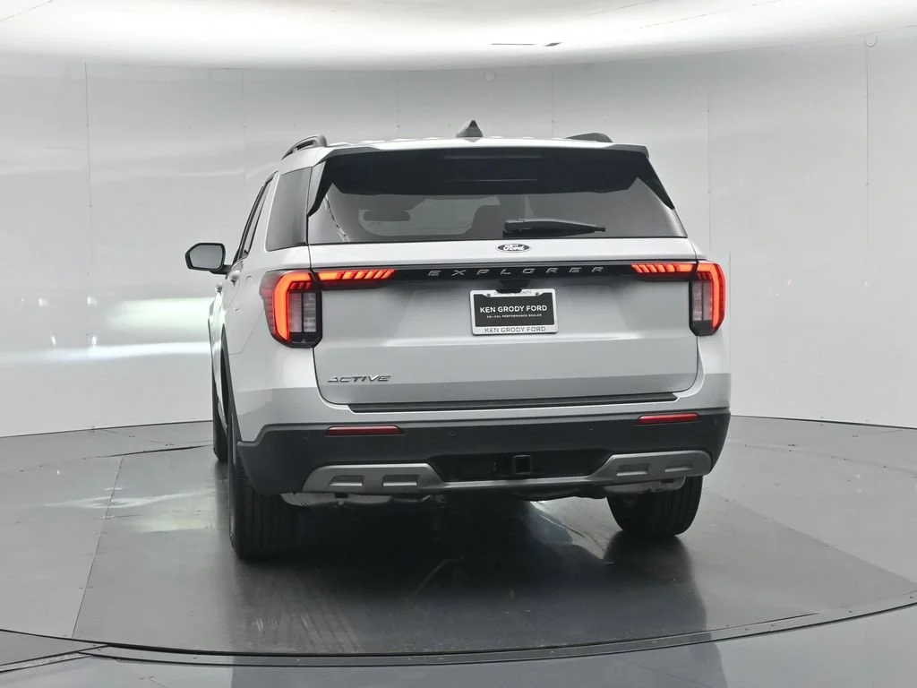 New 2027 Avalanche Gray Ford Active image 55