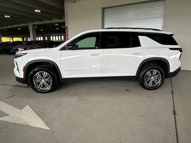 2024 Chevrolet Traverse LT