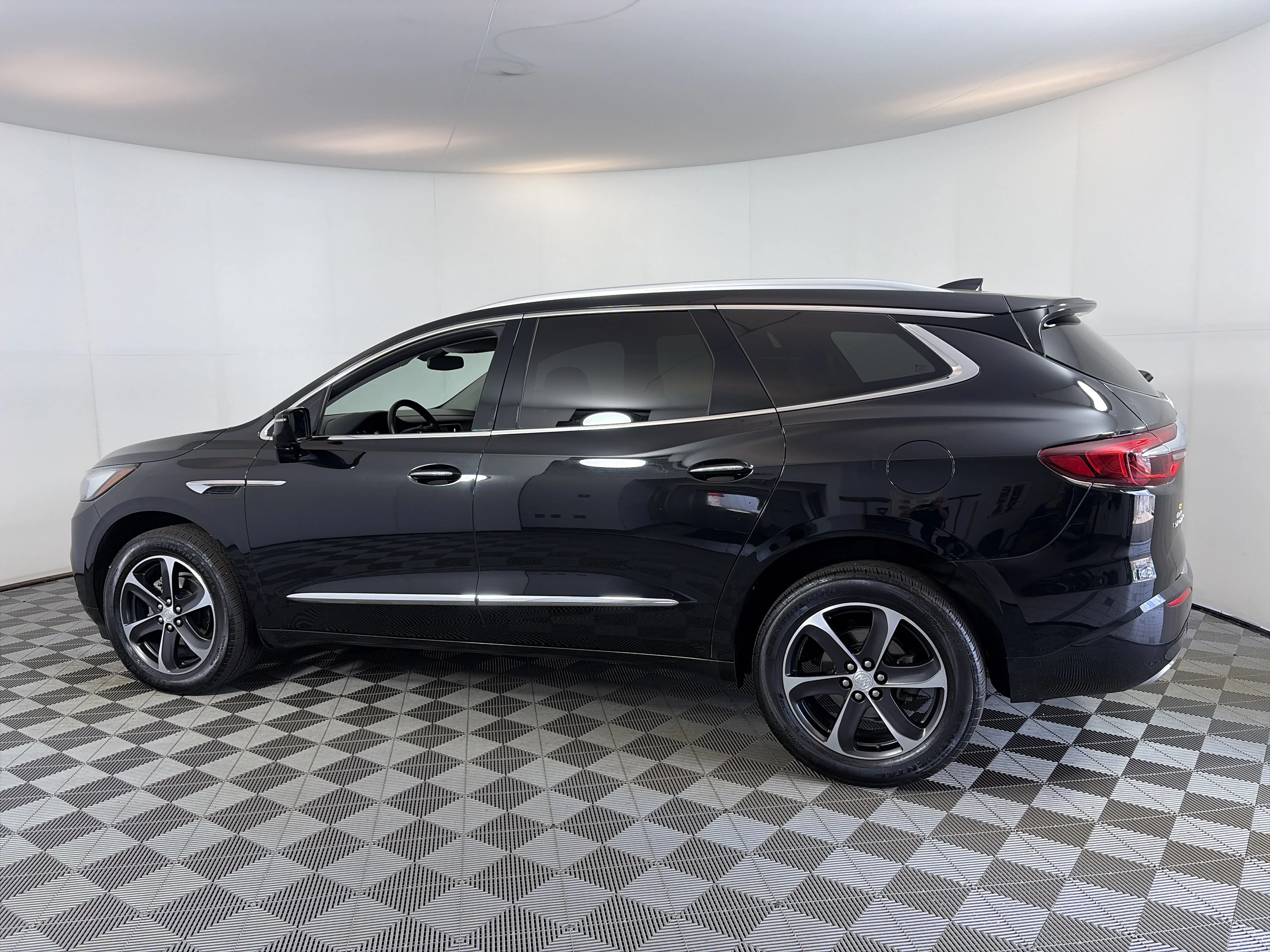 Used 2021 Includes Spectra Gray lower exterior accent color.) Buick Essence image 9