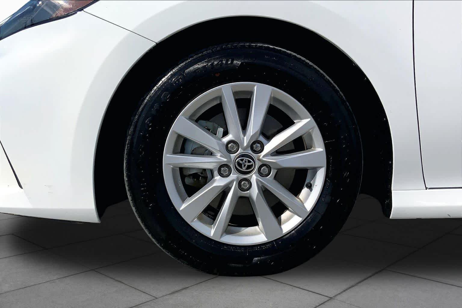 Used 2025 Ice Cap Toyota LE image 11