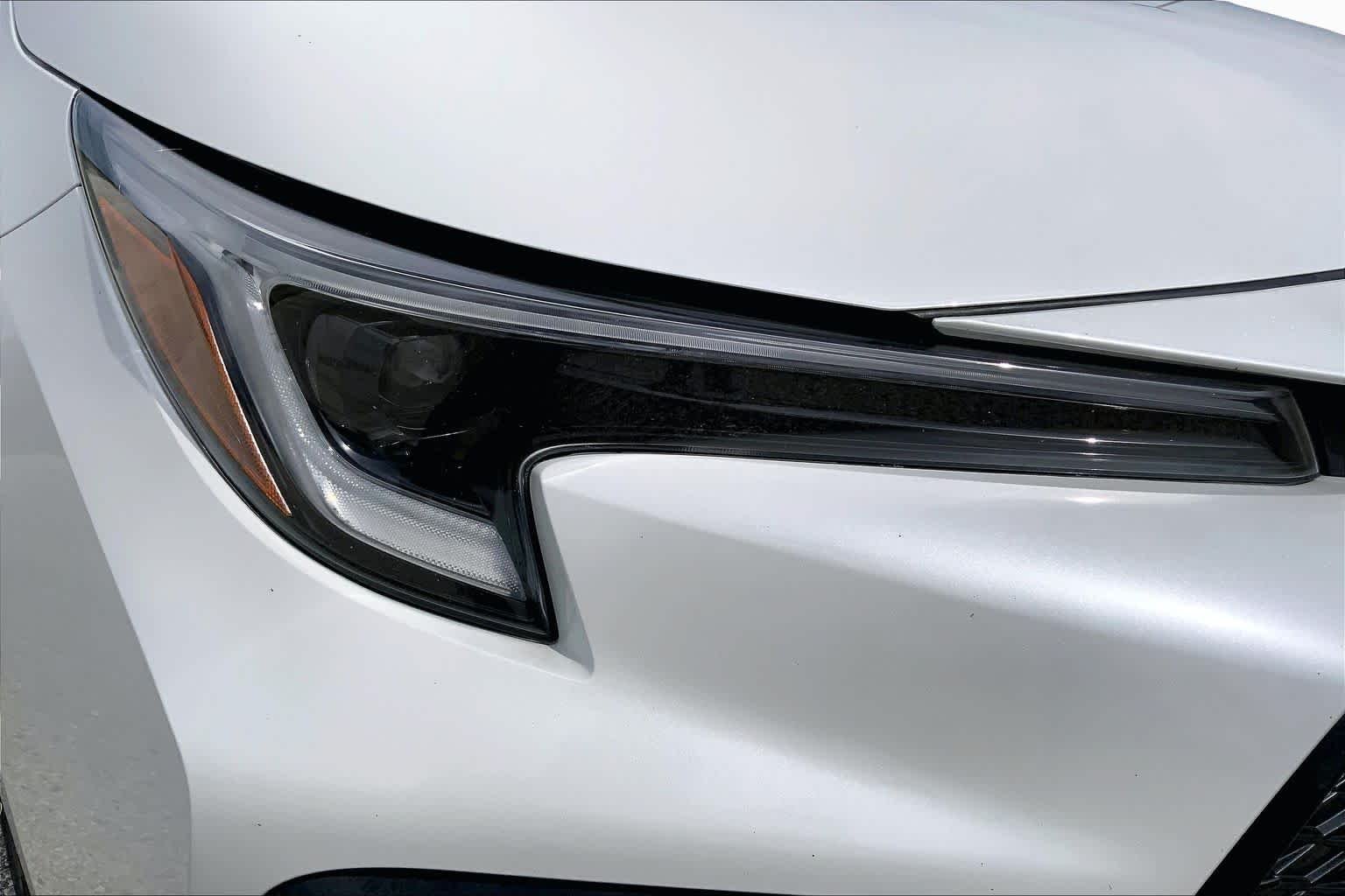 Used 2024 Wind Chill Pearl Toyota Hybrid SE image 27