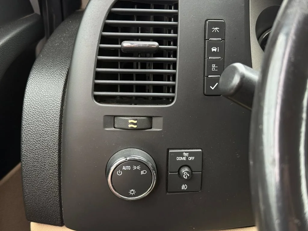 Used 2011 SUMMIT WHITE Chevrolet LT image 28