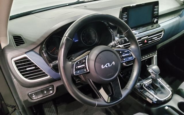 Used 2023 Black Kia S image 29