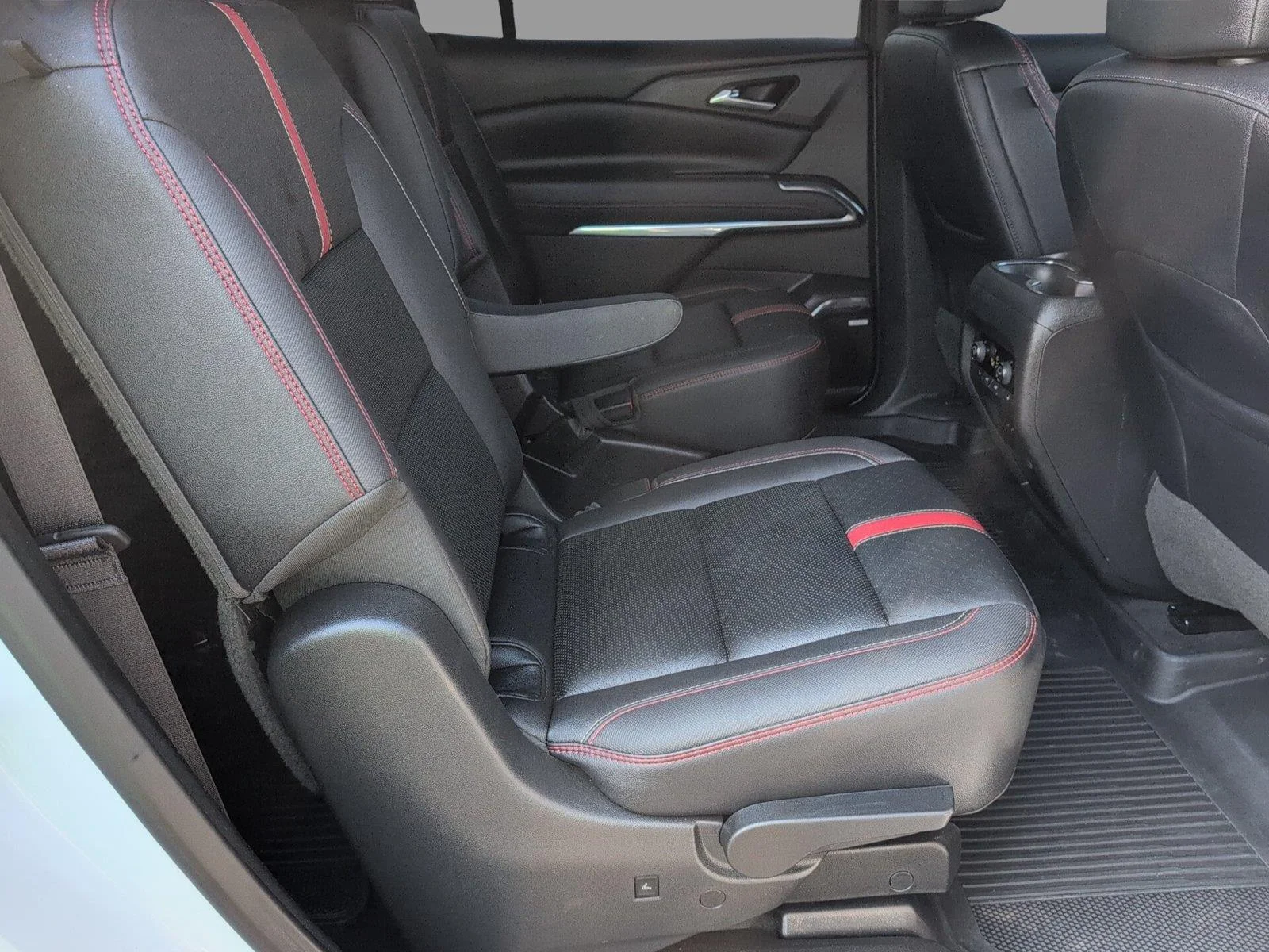 Used 2026 Polar White Tricoat Chevrolet RS image 38