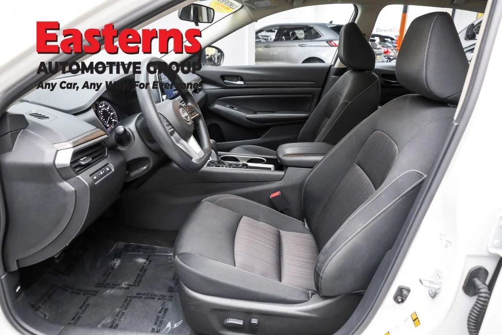 Used 2024 White Nissan 2.5 SV image 14