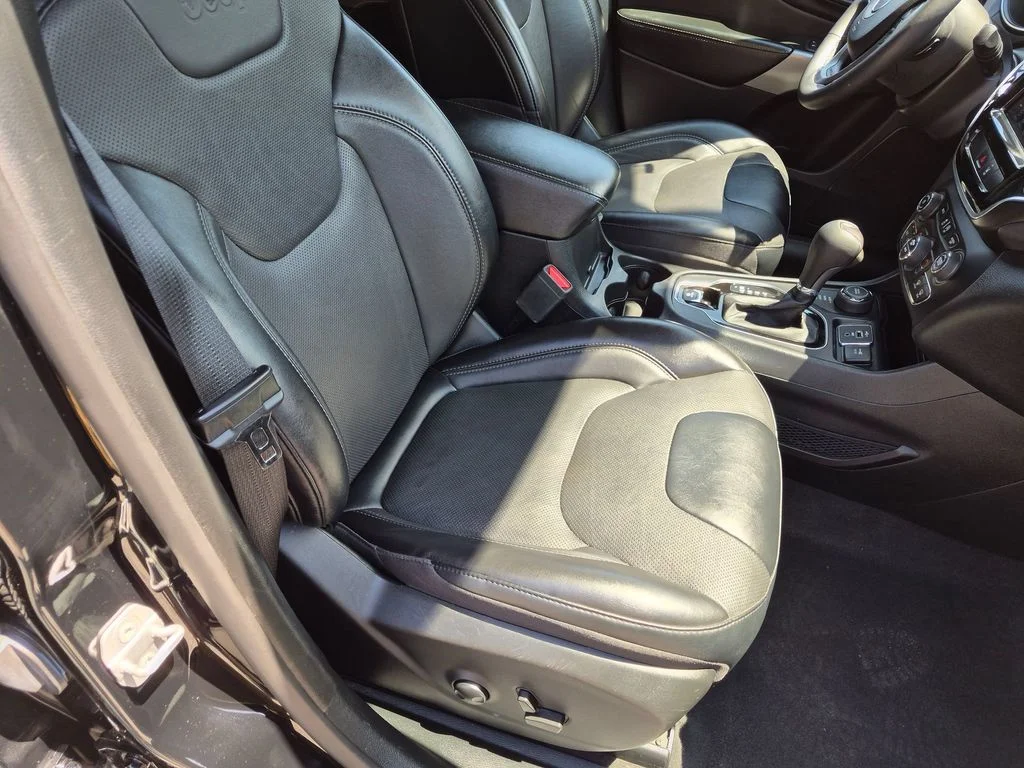 Used 2022 Black Jeep Limited image 27