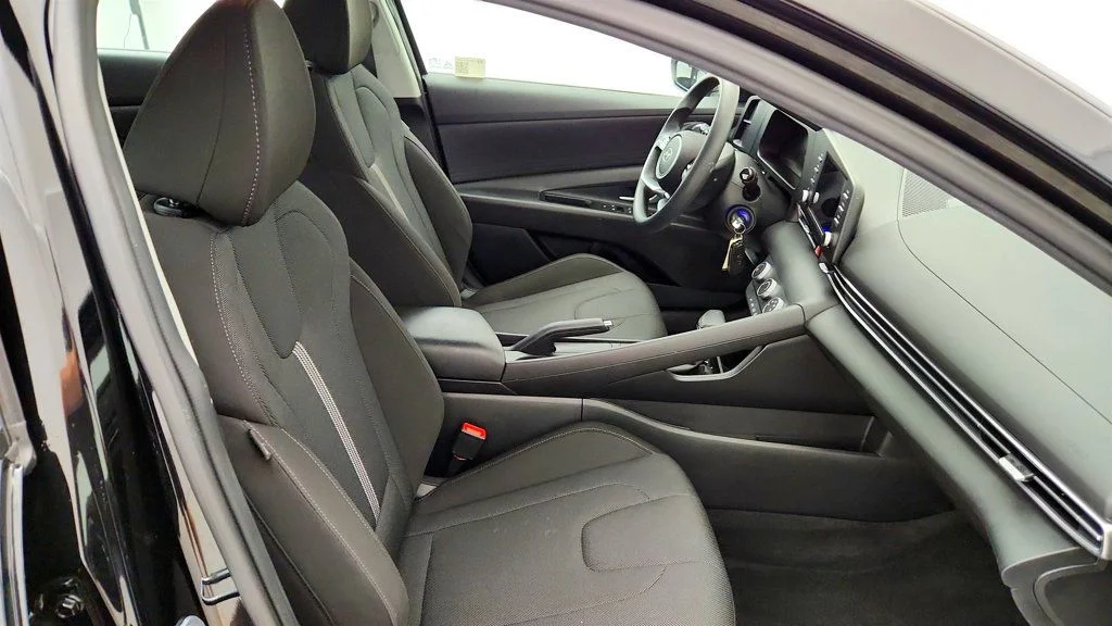Used 2025 Abyss Black Hyundai SE IVT image 21