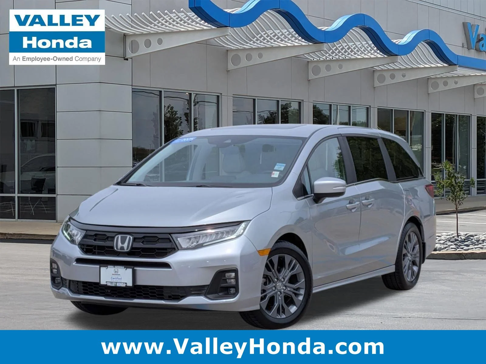 2025 Honda Odyssey Touring's photo