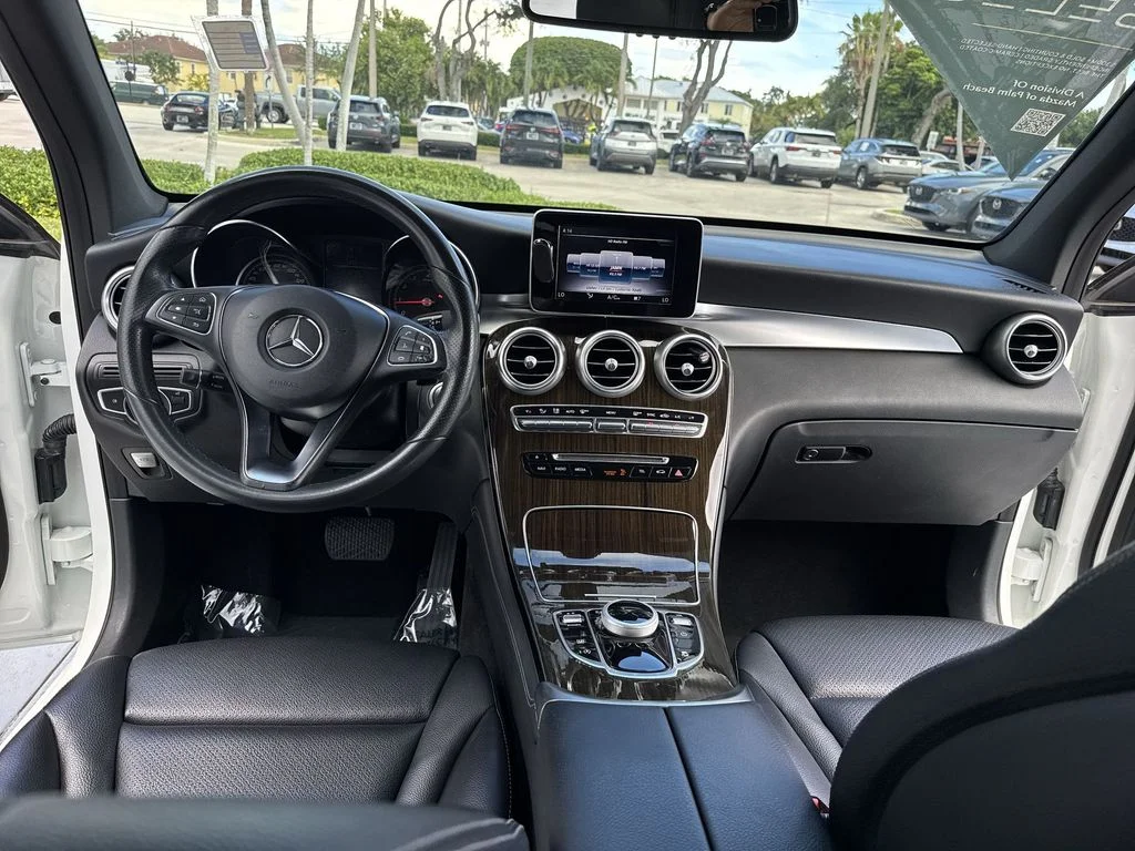 Used 2018 Polar White Mercedes-Benz GLC 300 image 36