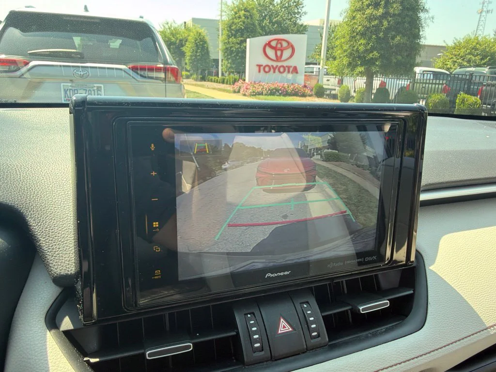 Used 2019 Gray Toyota XLE Premium image 11