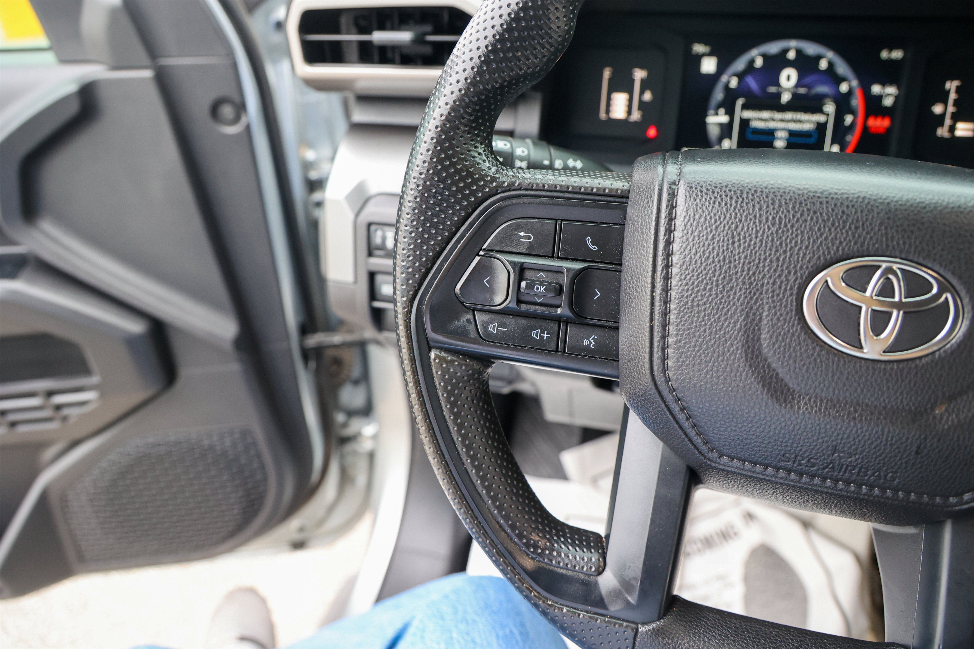 Used 2025 Silver Toyota SR5 image 17