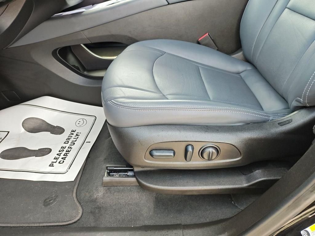 Used 2024 Black Buick Essence image 19