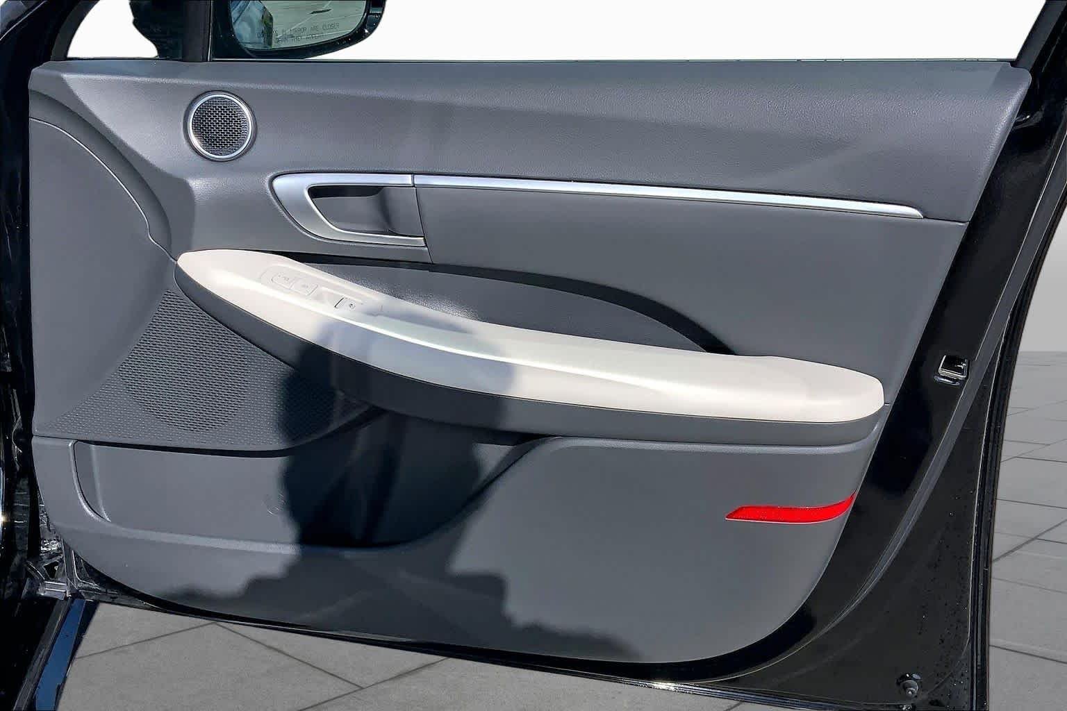 Used 2025 Abyss Black Hyundai SEL image 20