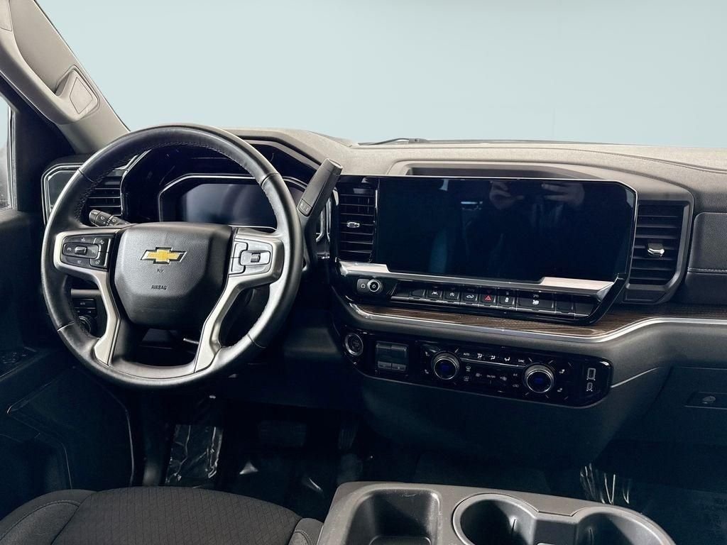 Used 2024 White Chevrolet LT image 8