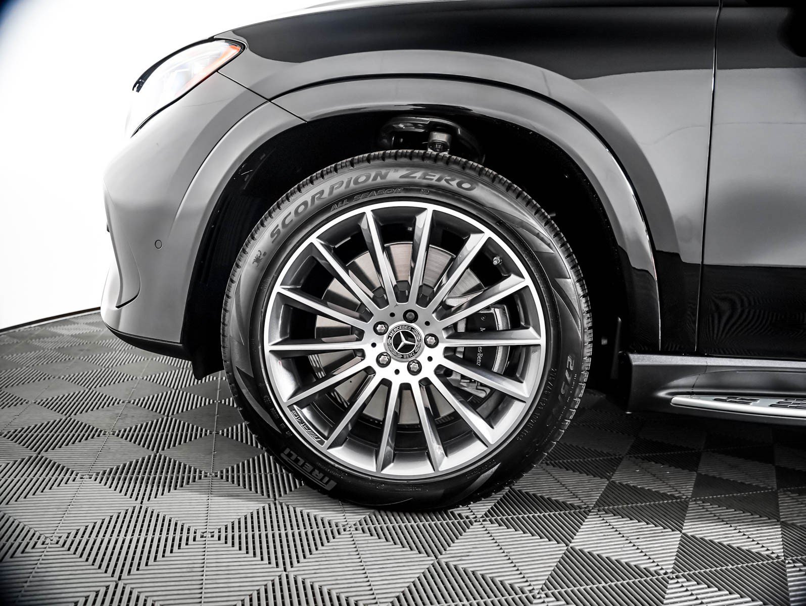 New 2027 Black Mercedes-Benz GLE 450 image 3