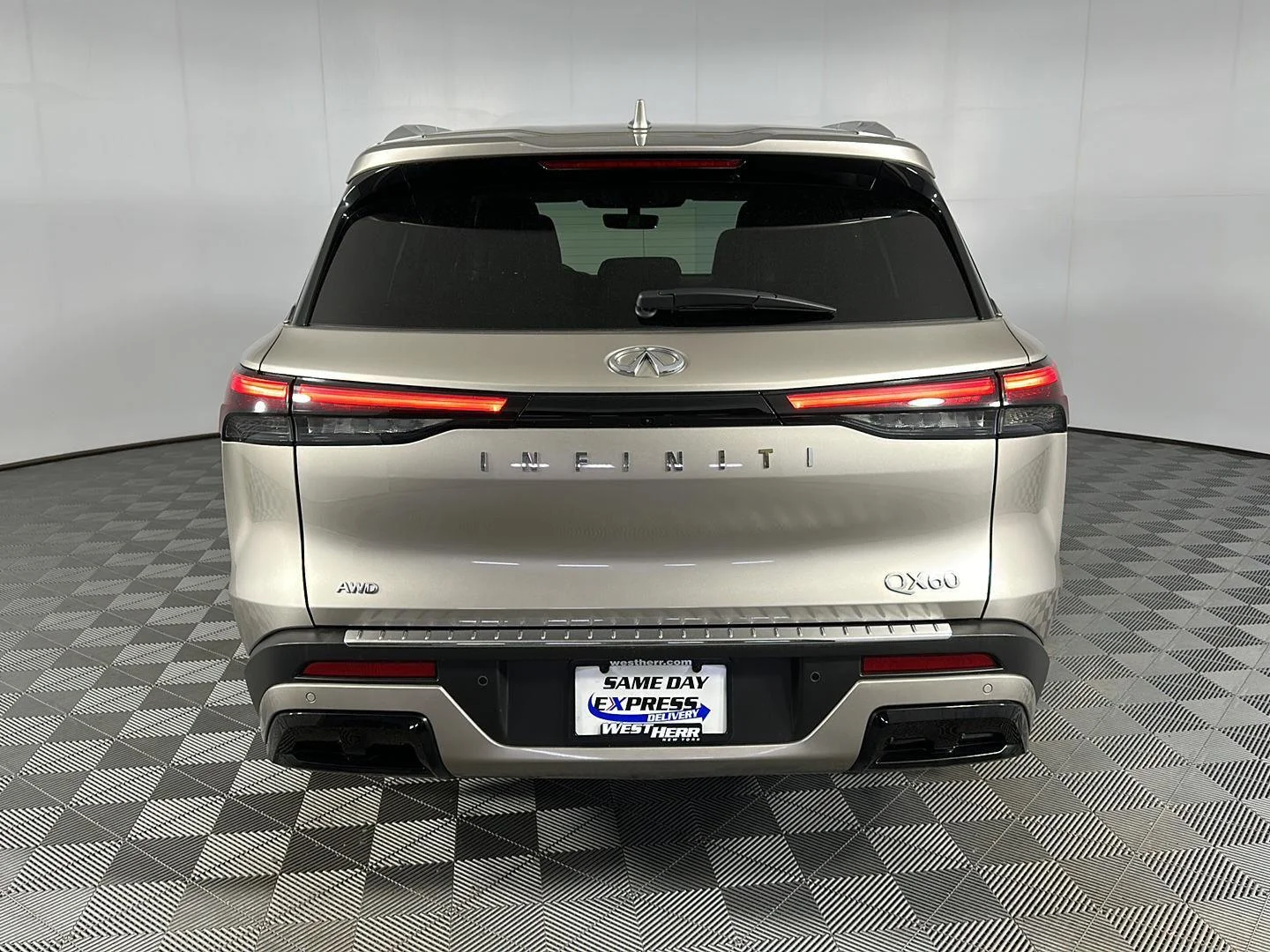 Used 2023 Warm Titanium INFINITI LUXE image 6