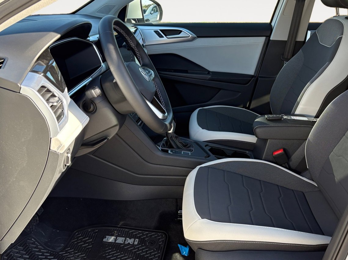New 2026 Pure White Volkswagen SE image 22