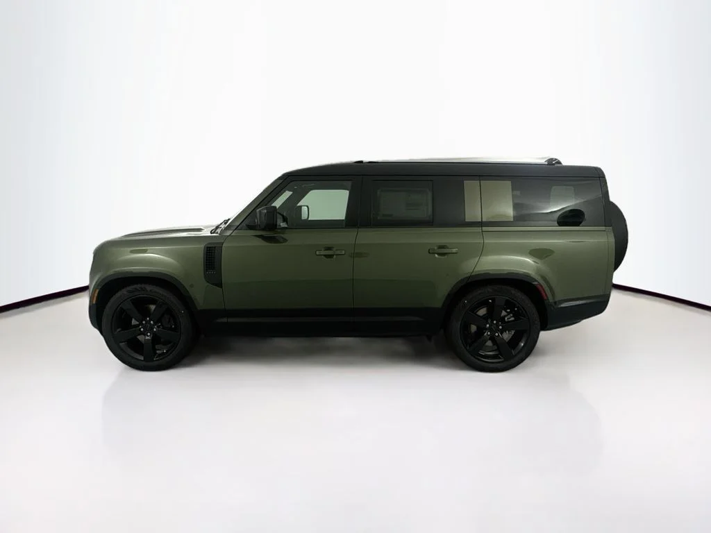 New 2026 Woolstone Green Land Rover X-Dynamic SE image 7
