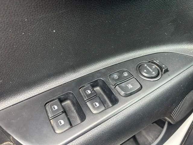 Used 2023 White Kia S image 15