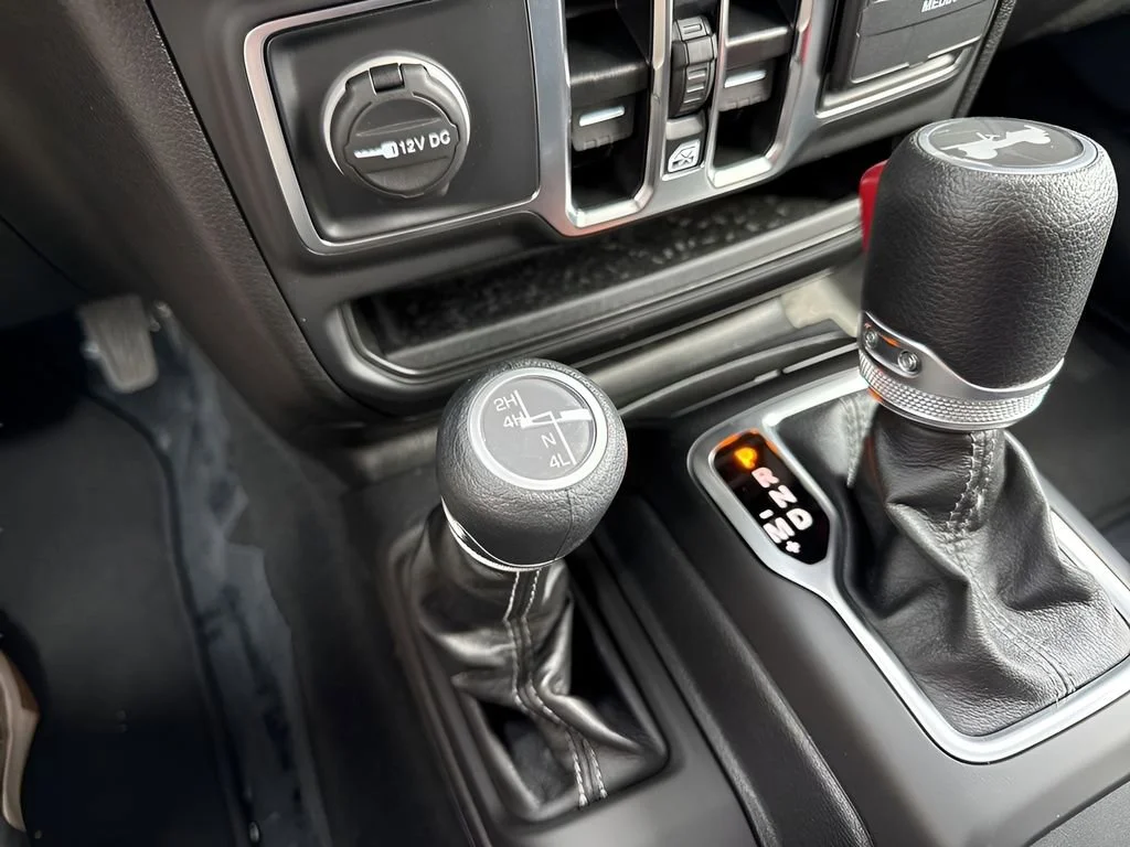 Used 2025 White Jeep Sport S image 23