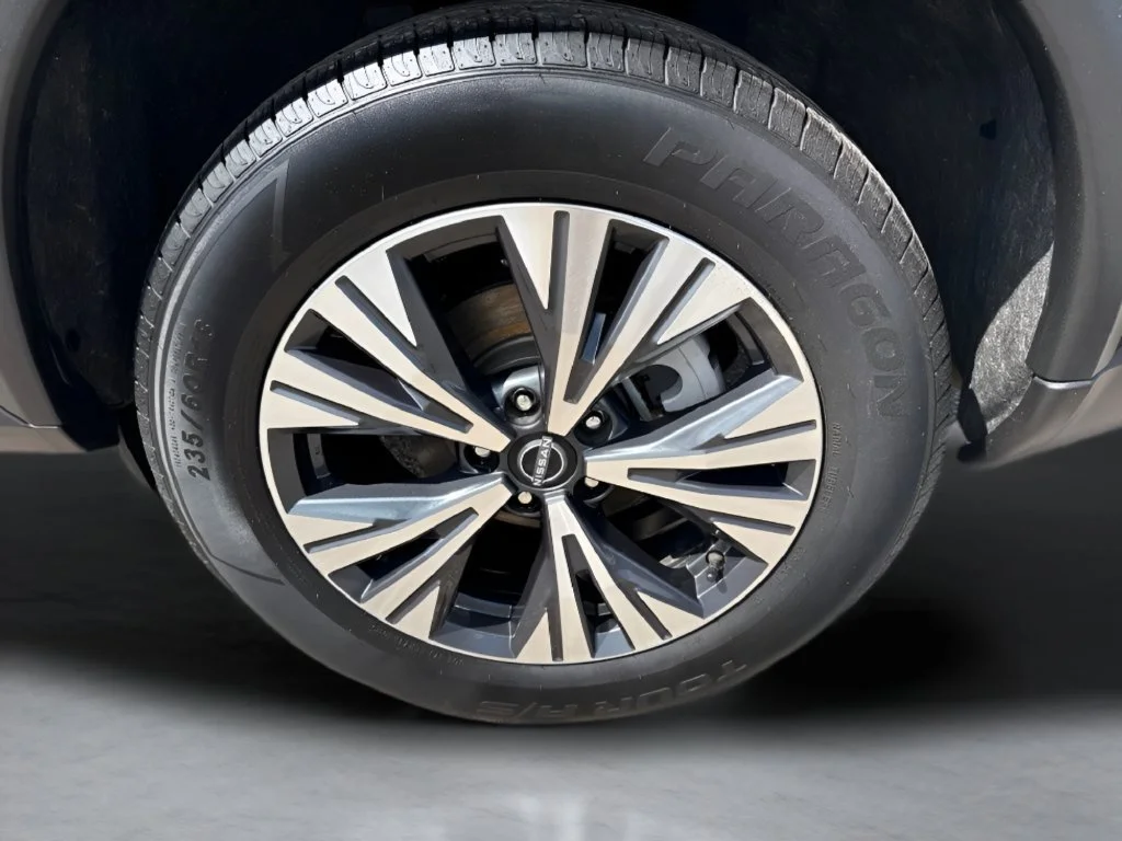 Used 2023  Nissan SV image 31
