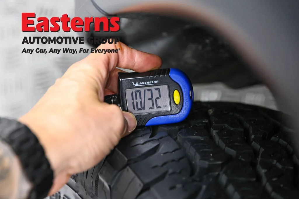 Used 2022 Silver Jeep Latitude image 28