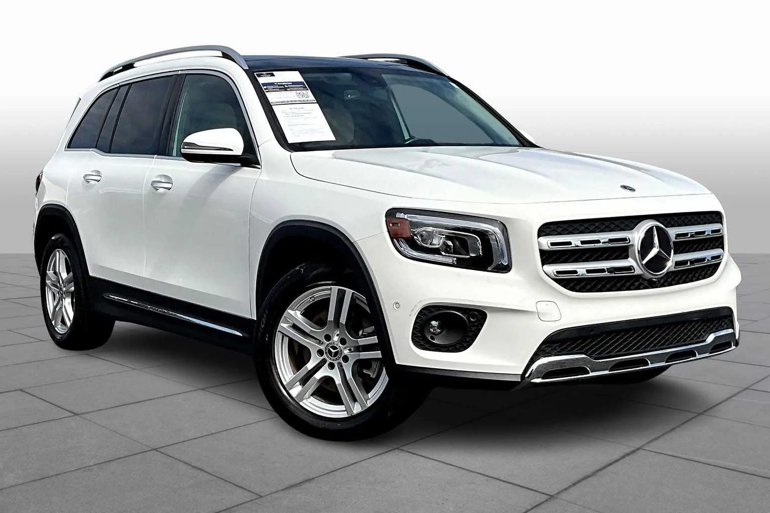 Used 2021 Polar White Mercedes-Benz GLB 250 image 3