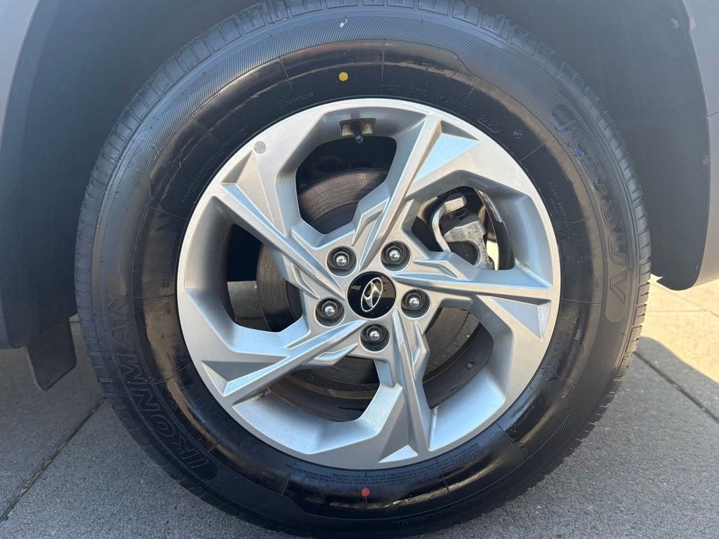 Used 2024 White Pearl Hyundai SEL image 11