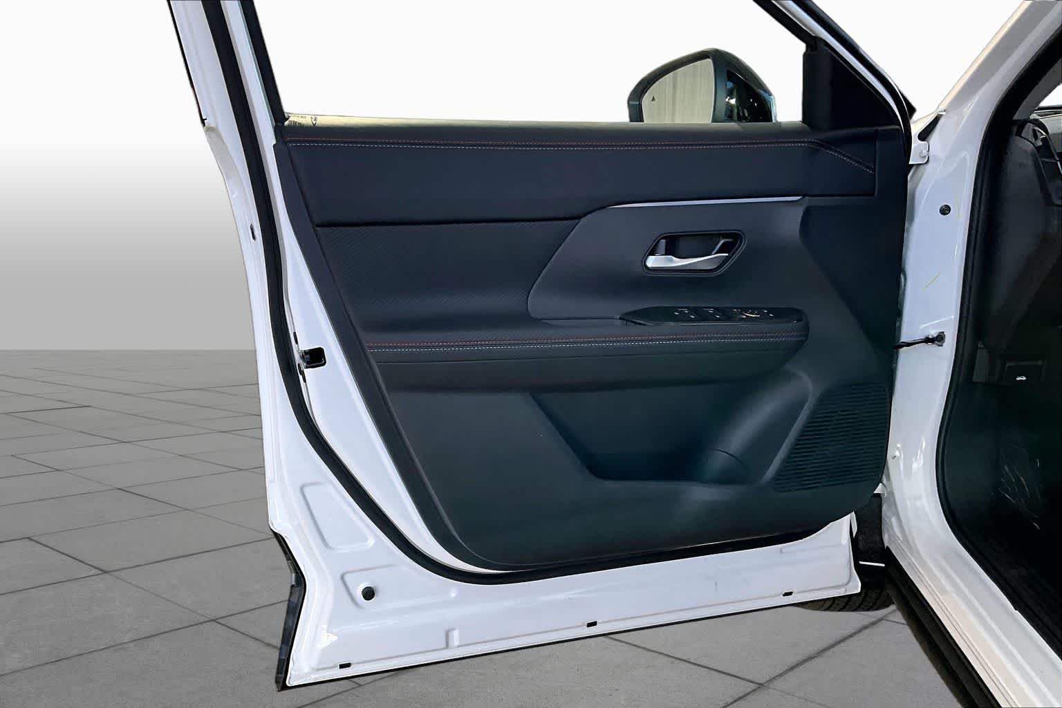2026 Nissan KICKS SR - Photo 13