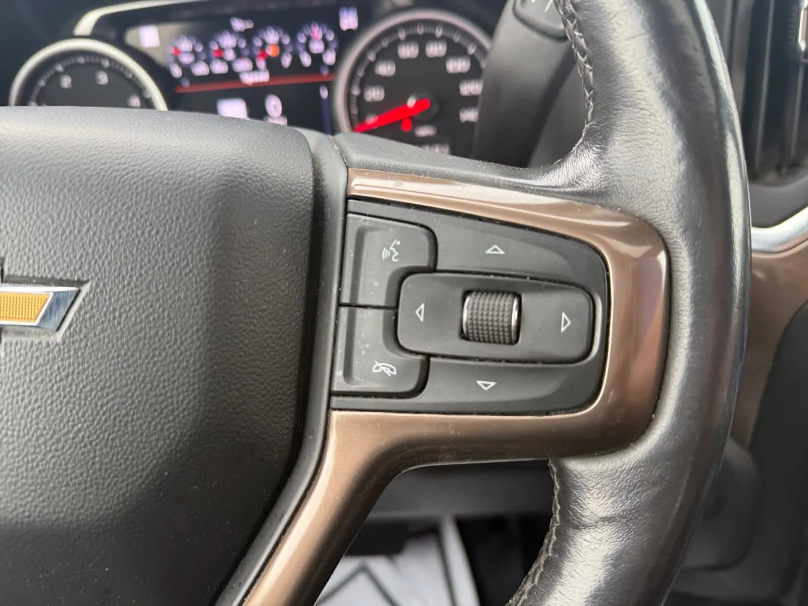 Used 2022 Iridescent Pearl Tricoat Chevrolet High Country image 36
