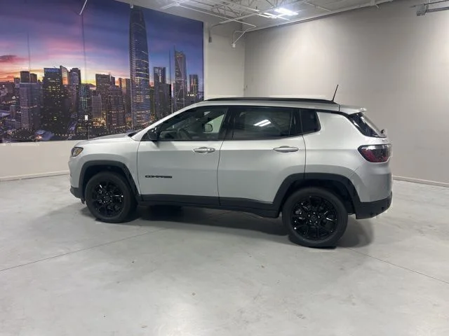 New 2026 Silver Zynith Metallic Clear-Coat Exterior Paint Jeep Latitude image 4