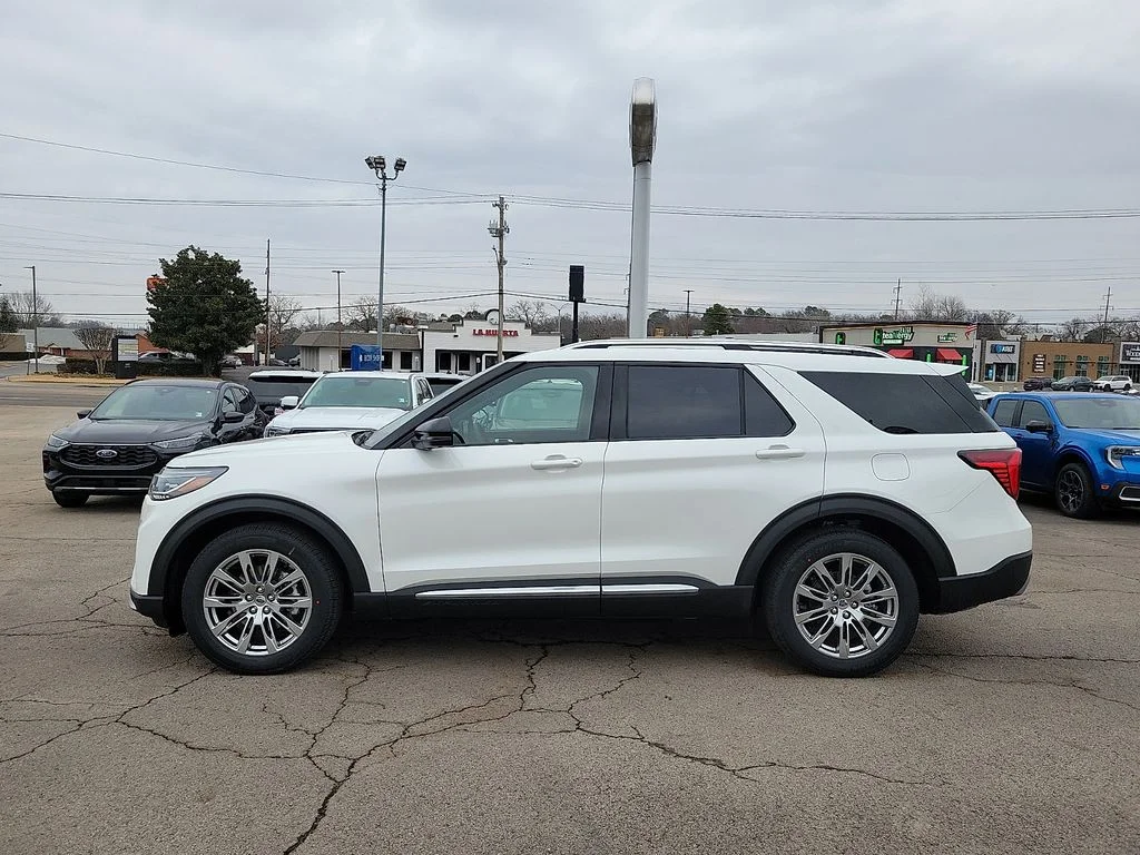 New 2026 Star White Metallic Tri-Coat Ford Platinum™ image 3