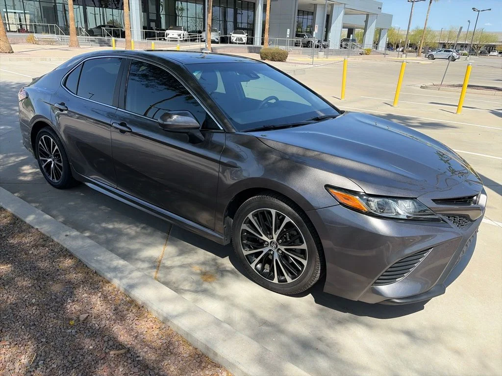 Used 2018 Gray Toyota SE image 3