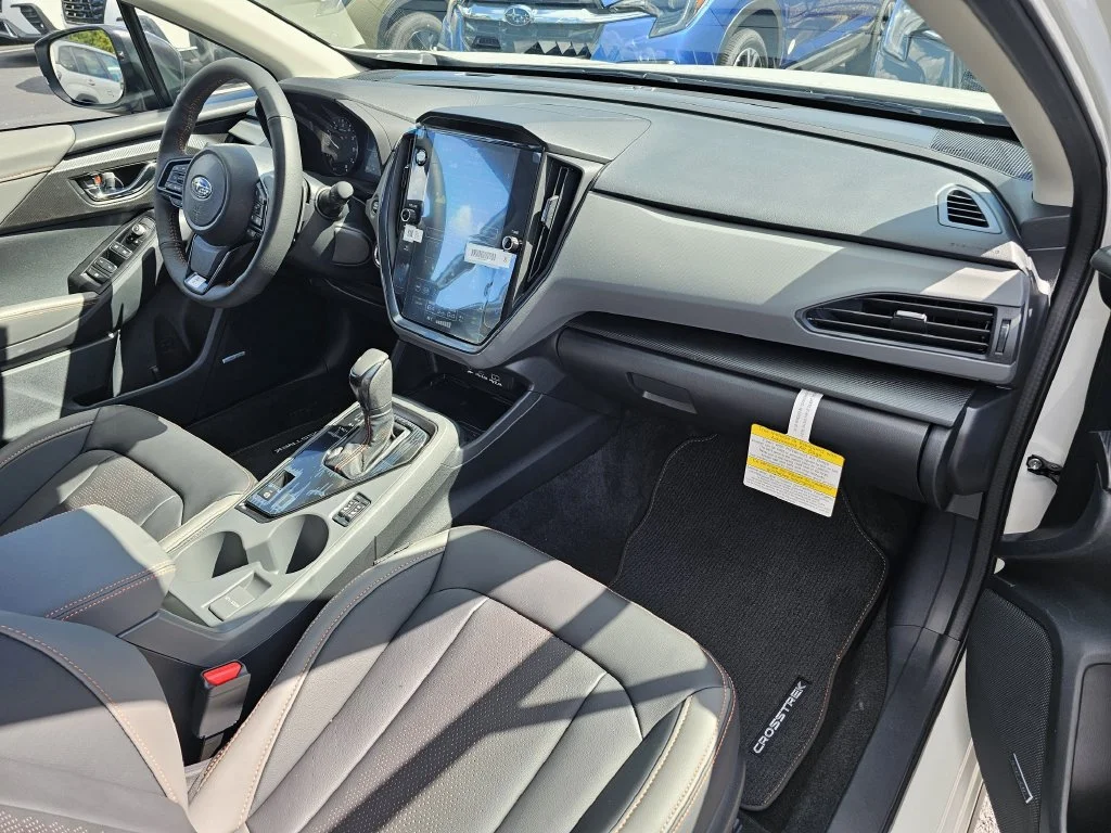 New 2027 CRYSTAL WHITE PEARL Subaru Limited image 10