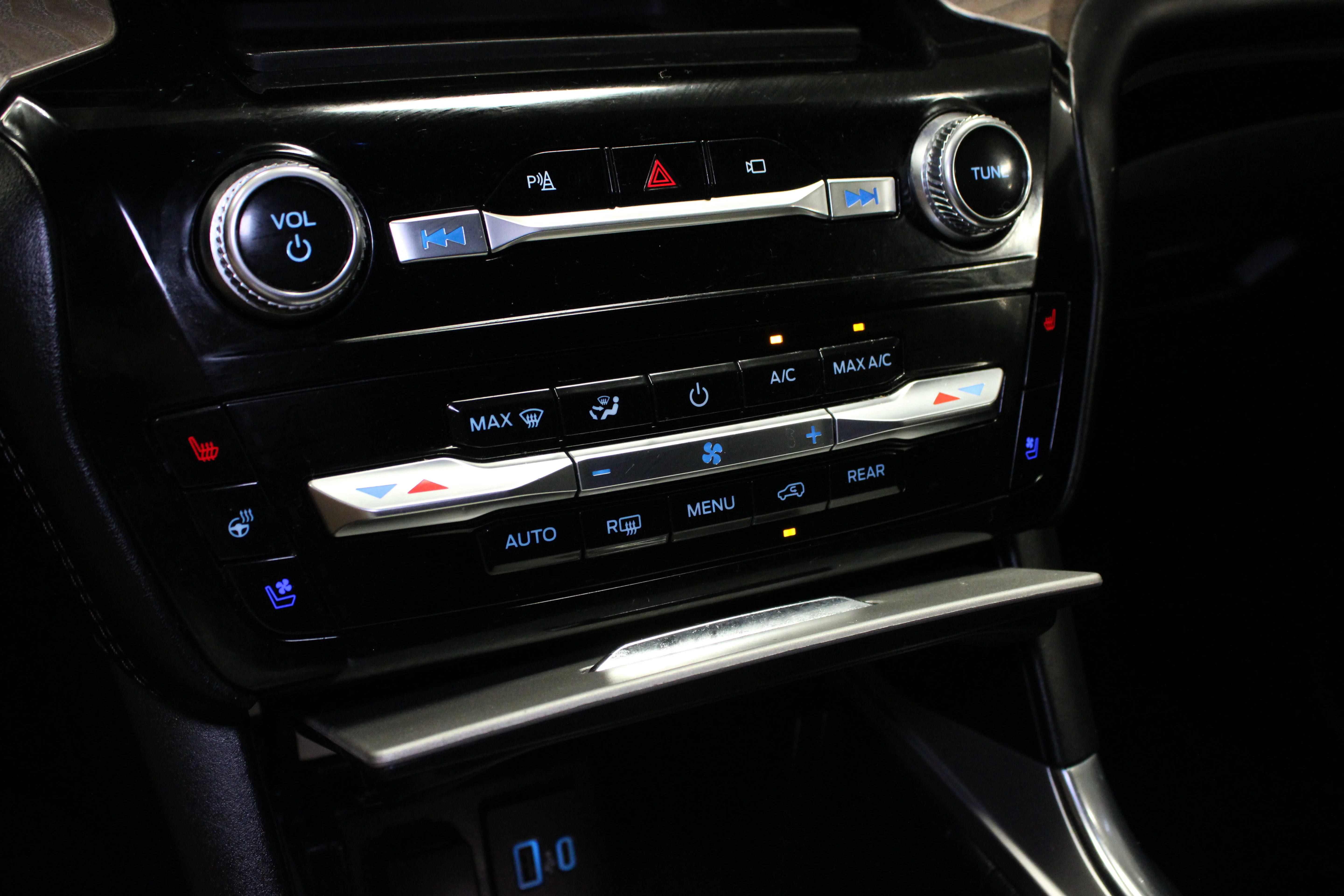 Used 2022 Agate Black Metallic Ford Platinum image 26