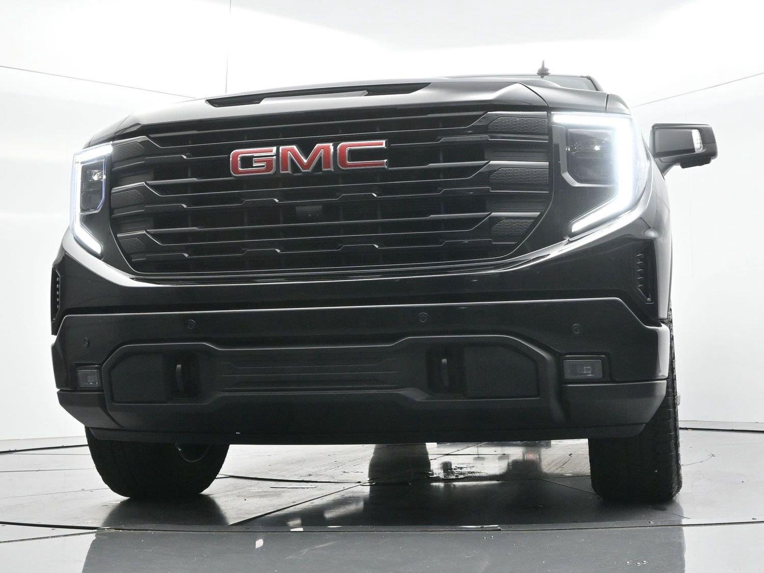Used 2025 Onyx Black GMC Elevation image 41
